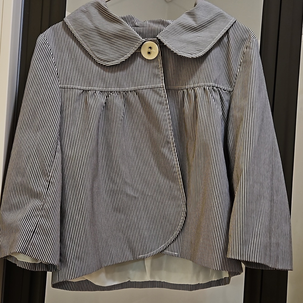 A blue and white cape.